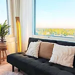 Sunset - Seaview & Free Parking Huoneisto